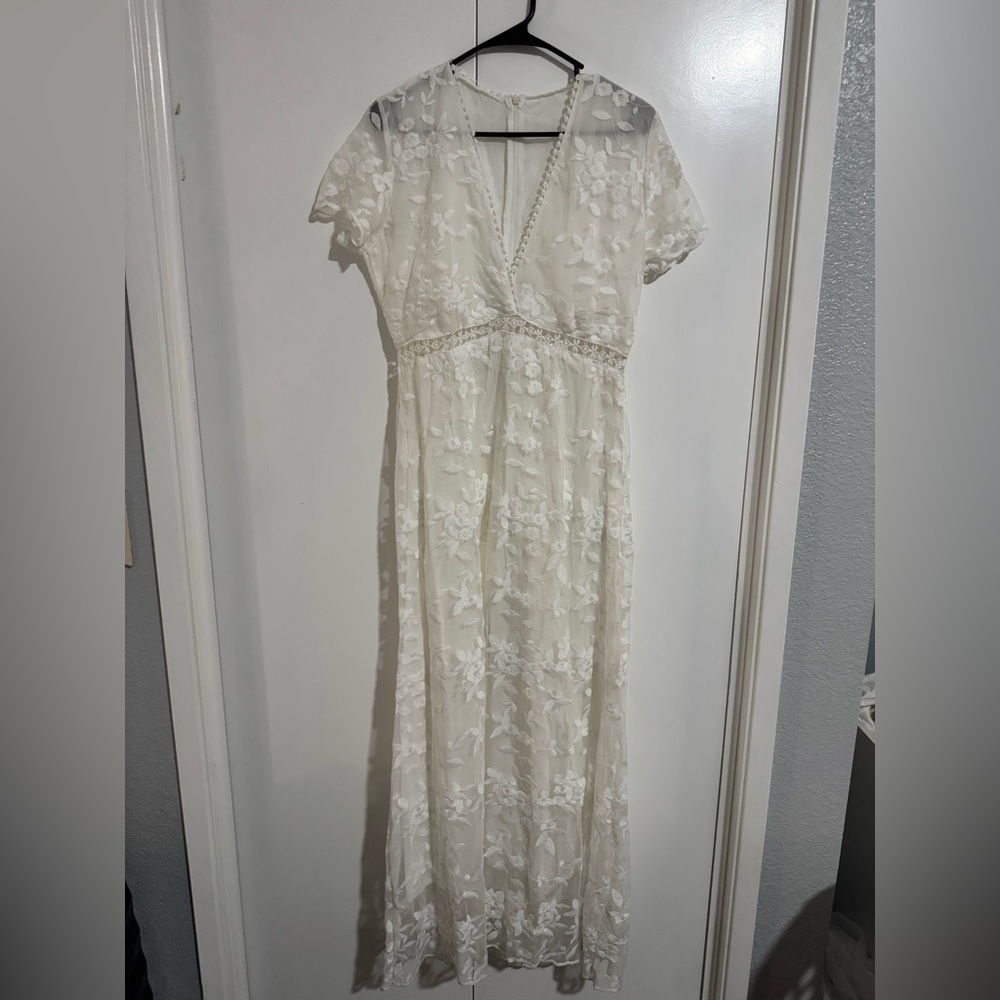 Elegant White Floral Lace Dress
